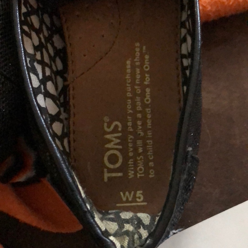 Toms - Picture 4 of 4